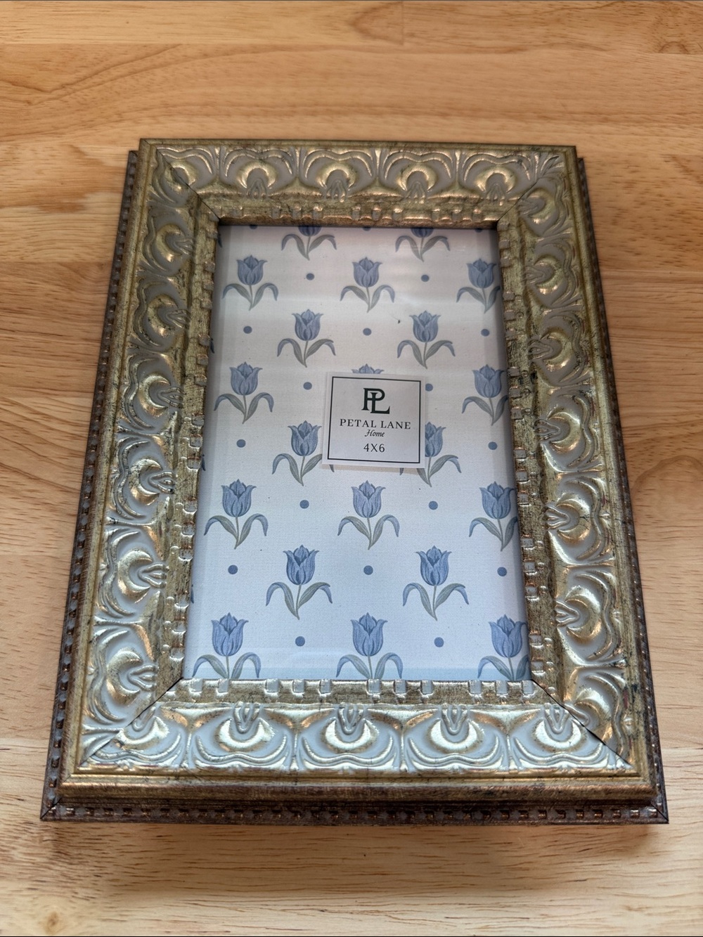 Vintage inspired ornate picture frame. 4x6.